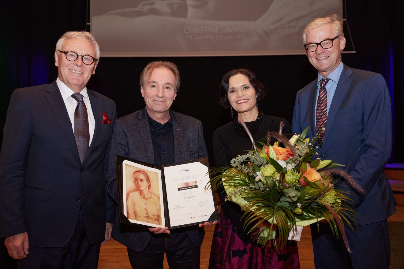 Lavant-Preisträger Alois Hotschnig (2.v.l) mit Laudatorin Katja Gasser (2.v.r), Werner Pietsch, KELAG (1.v.r.) und Hans Gasser, Präsident der Internationalen Christine Lavant Gesellschaft (1.v.l) Fotp (c) APA
